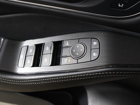 Used 2023 Nissan Rogue Platinum image 36