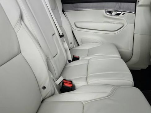 Used 2026 Volvo XC90 T8 Ultra w/ Protection Package Premier AWD/4WD image 37