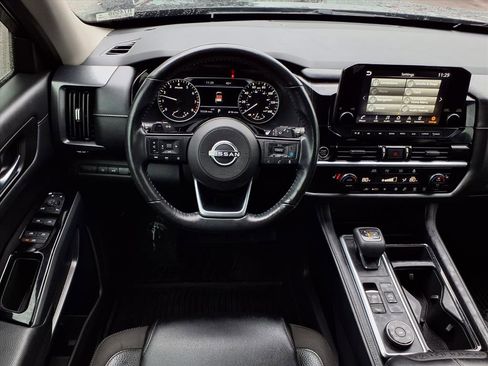 Used 2023 Nissan Pathfinder SL image 14