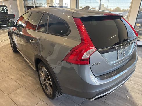 Used 2018 Volvo V60 T5 Cross Country Platinum image 14