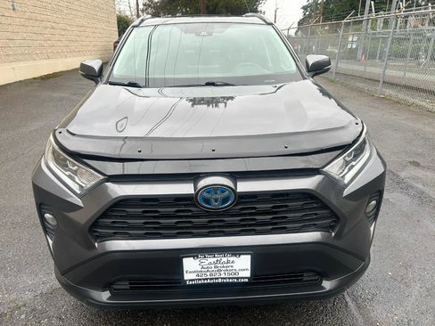 Used 2020 Toyota RAV4 XLE w/ Convenience Package image 2