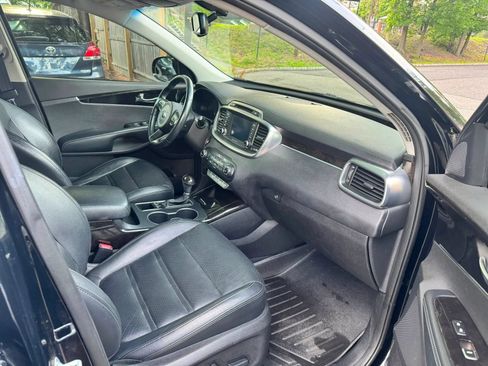 Used 2017 Kia Sorento EX AWD/4WD image 9