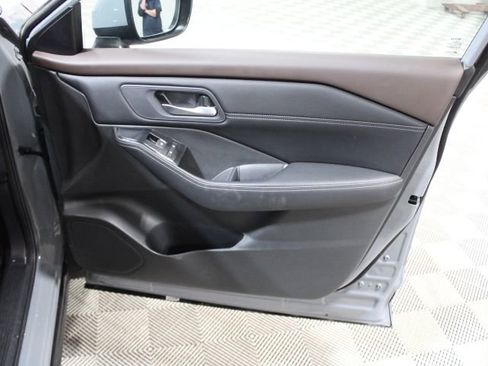 Used 2023 Nissan Rogue SL w/ SL Premium Package image 21