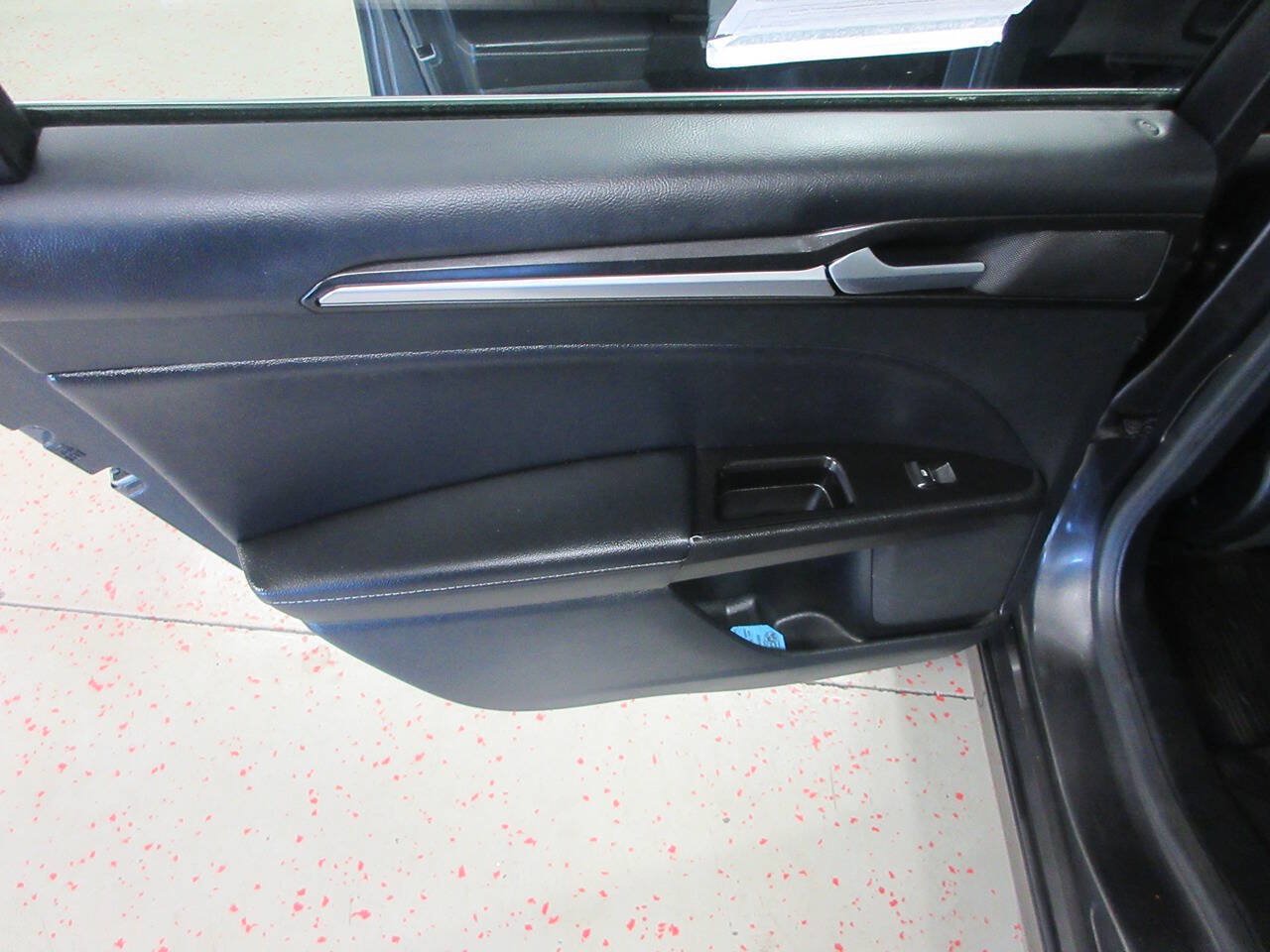 Used 2017 Ford Fusion Titanium AWD/4WD image 28