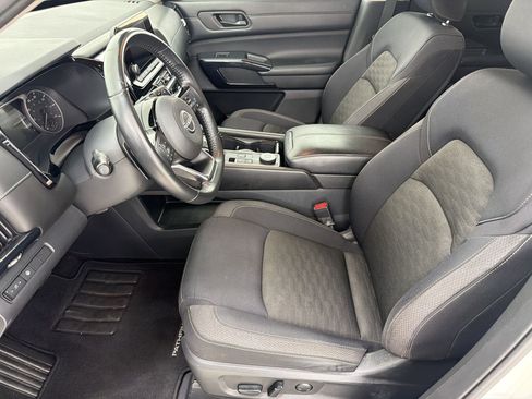 Used 2023 Nissan Pathfinder SV AWD/4WD image 5