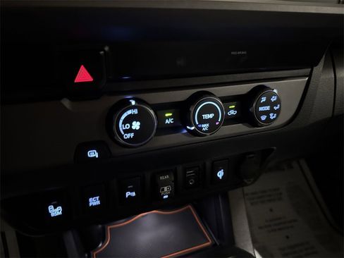 Used 2019 Toyota Tacoma TRD Off-Road image 17