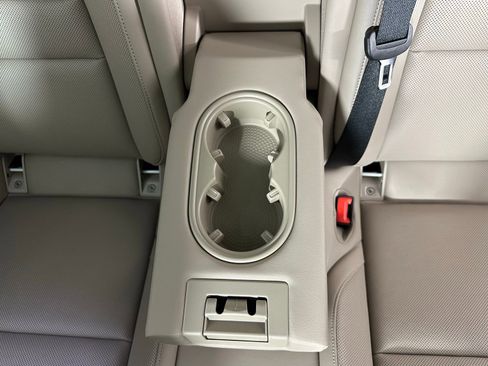 Used 2023 Porsche Taycan 4S image 33