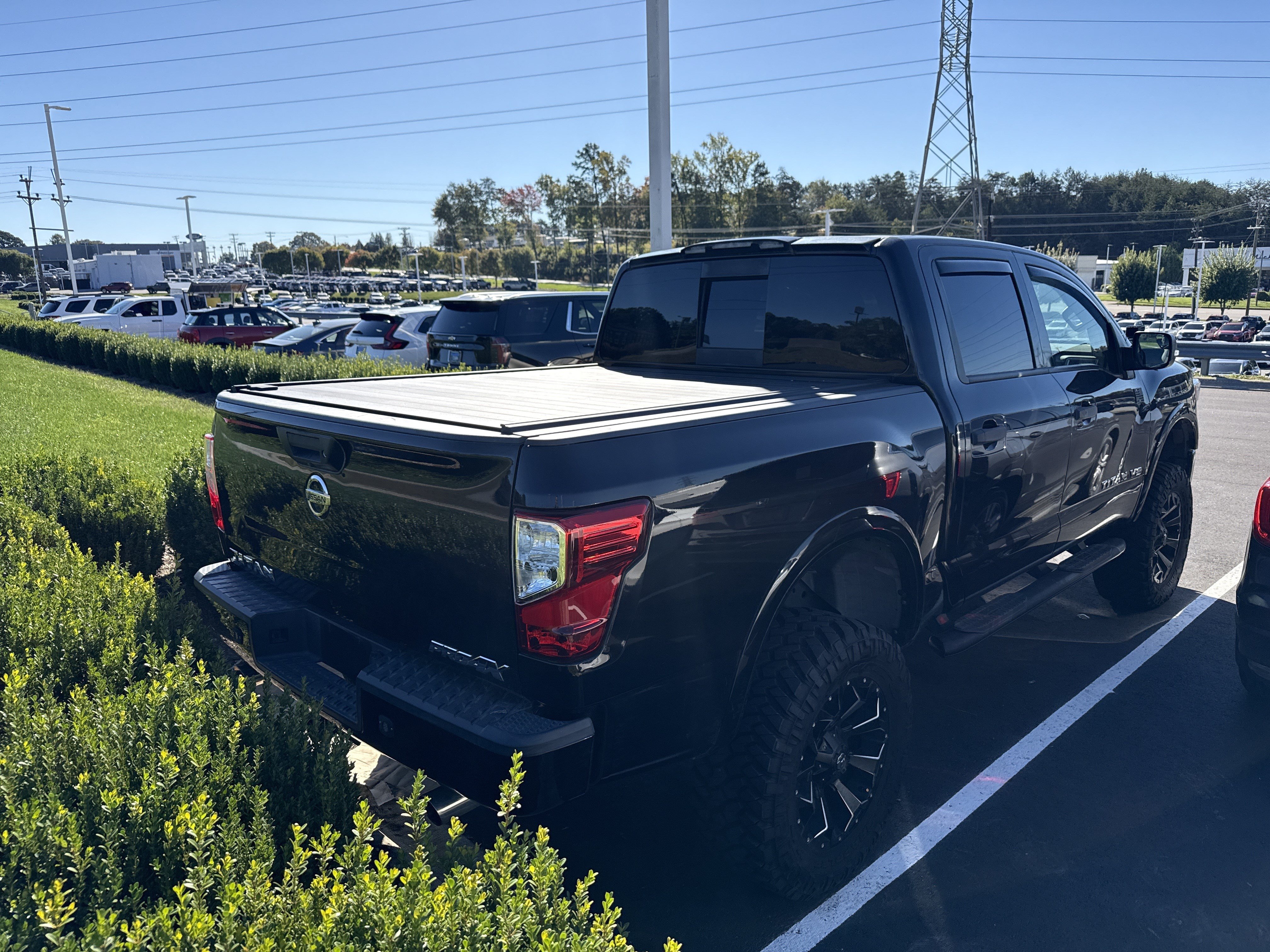 Used 2019 Nissan Titan PRO-4X AWD/4WD image 10