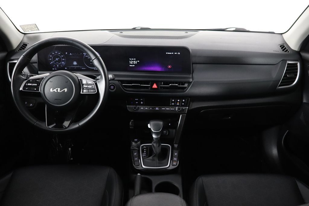 Used 2025 Kia Seltos EX FWD image 13