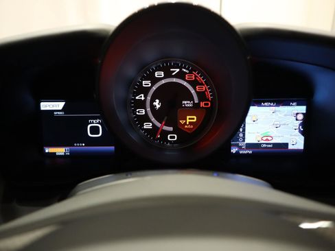 Used 2022 Ferrari F8 Tributo image 40