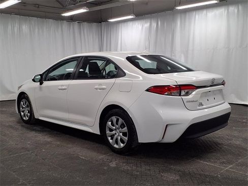 Used 2023 Toyota Corolla LE image 2