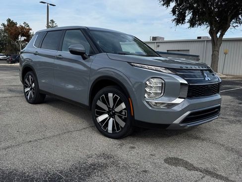 New 2026 Mitsubishi Outlander SE image 10