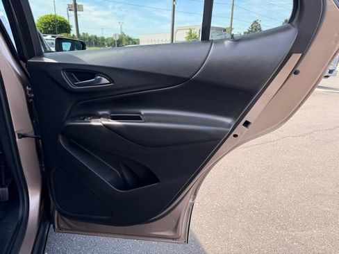 Used 2019 Chevrolet Equinox LT FWD image 11