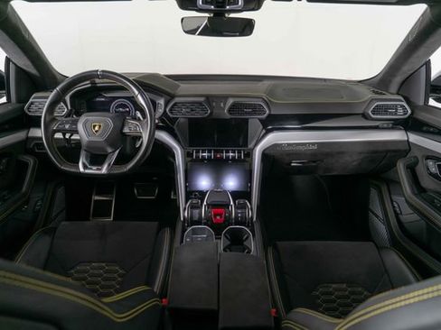 Used 2019 Lamborghini Urus Base image 17