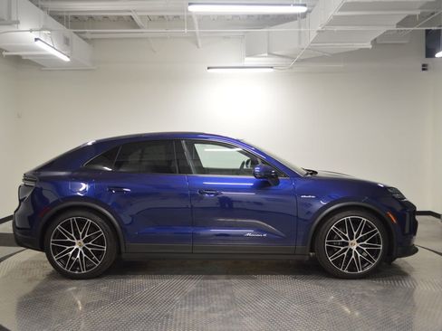 Certified 2024 Porsche Macan 4 Electric AWD/4WD image 8