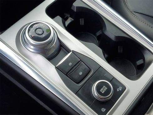 Used 2022 Ford Explorer XLT w/ Equipment Group 202A image 22