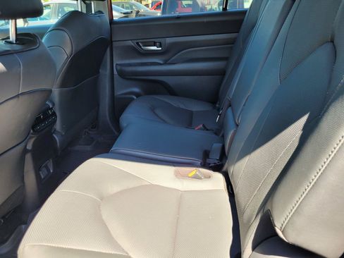 Used 2025 Toyota Grand Highlander AWD image 16