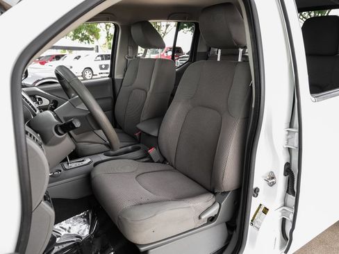 Used 2020 Nissan Frontier SV RWD image 30