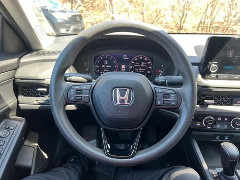 Used 2023 Honda Accord EX image 17