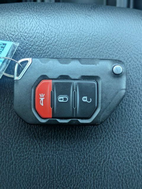 Used 2022 Jeep Wrangler Unlimited Sahara w/ LED Lighting Group AWD/4WD image 34
