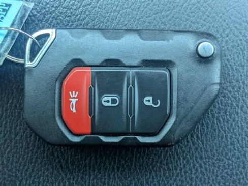 Used 2022 Jeep Wrangler Unlimited Sahara w/ LED Lighting Group AWD/4WD image 34