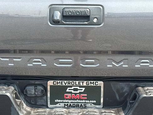 Used 2021 Toyota Tacoma TRD Off-Road AWD/4WD image 45
