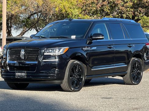 Certified 2023 Lincoln Navigator Reserve image 8