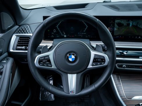 Used 2025 BMW X5 xDrive40i w/ M Sport Package AWD/4WD image 12