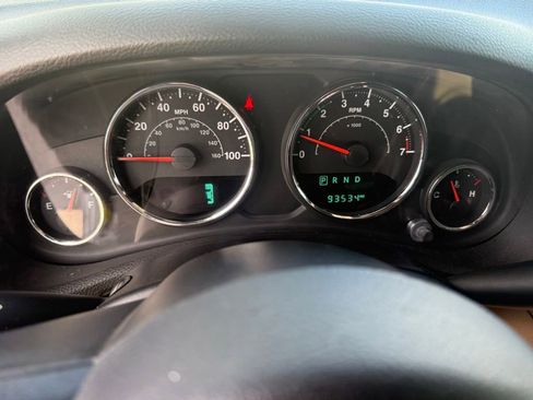 Certified 2016 Jeep Wrangler Unlimited Rubicon w/ Connectivity Group image 19