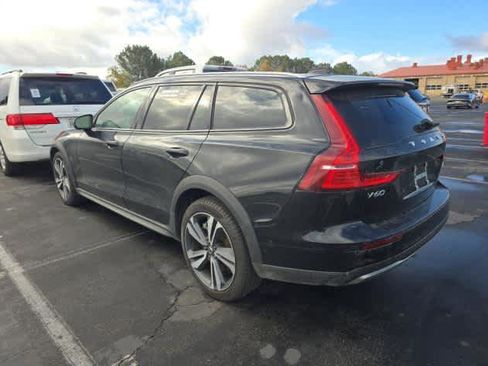 Used 2025 Volvo V60 B5 Cross Country Plus image 5
