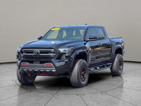 Used 2025 Toyota Tacoma SR5 AWD/4WD image 2