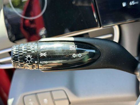 Used 2024 Hyundai Elantra SEL FWD image 31