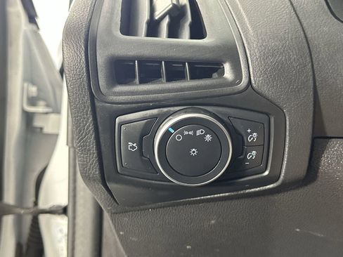 Used 2018 Ford Focus SE FWD image 18