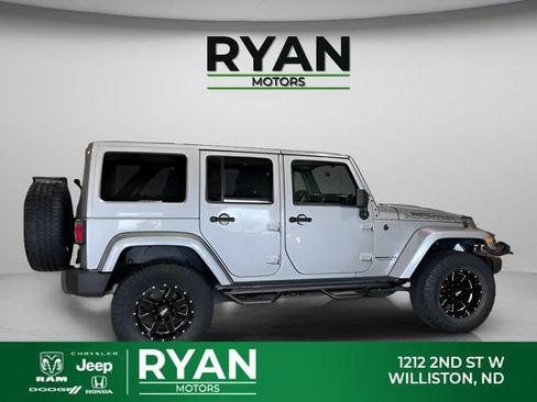 Used 2017 Jeep Wrangler Unlimited Sahara AWD/4WD image 2