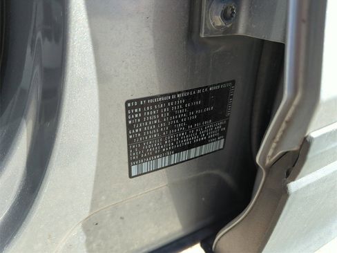 Used 2022 Volkswagen Tiguan SE image 43