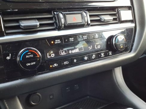 Used 2023 Nissan Pathfinder SL FWD image 27