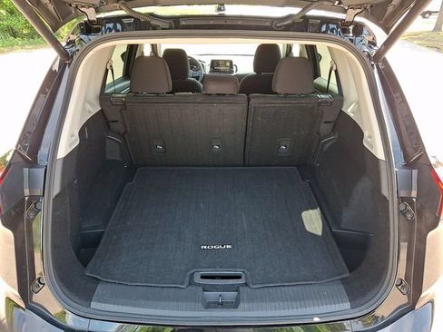 Used 2025 Nissan Rogue SV FWD image 31
