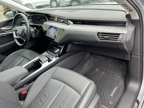Used 2022 Audi e-tron Premium AWD/4WD image 25