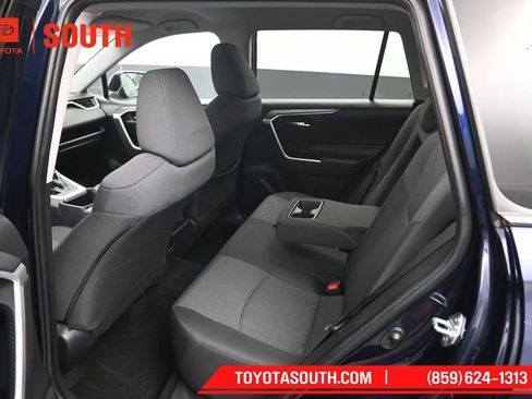 Used 2025 Toyota RAV4 XLE AWD/4WD image 10
