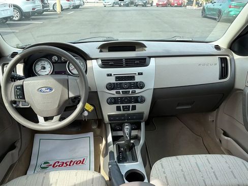 Used 2011 Ford Focus SE image 8