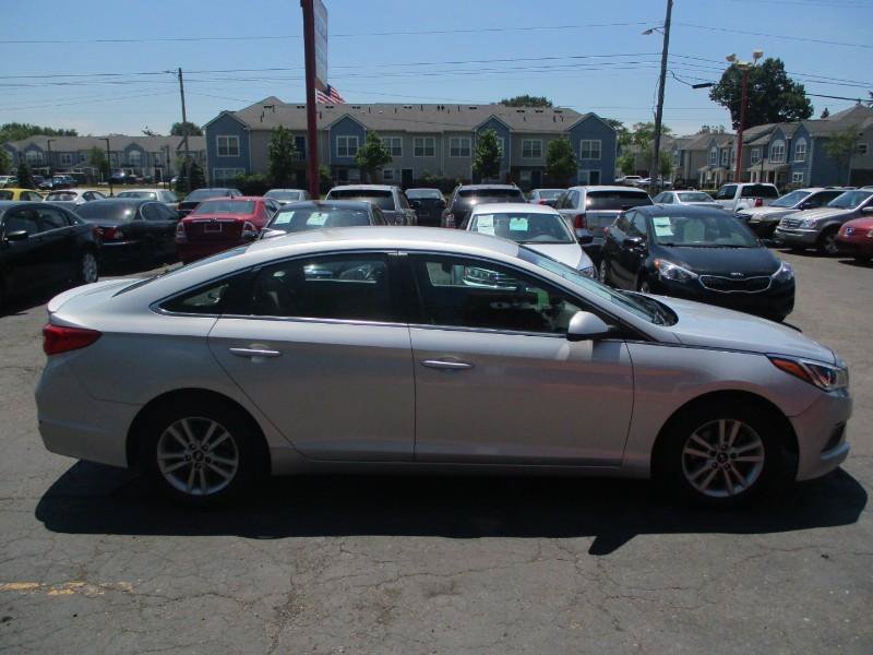 Used 2016 Hyundai Sonata SE FWD image 2