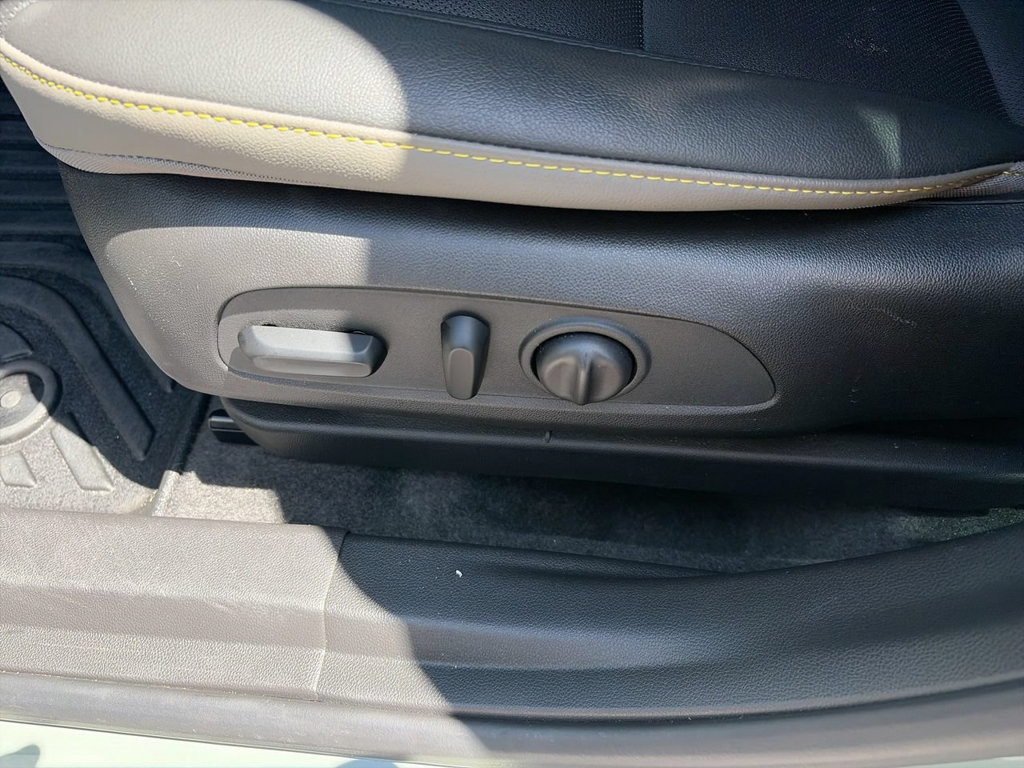 Used 2025 Chevrolet Trax ACTIV w/ Sunroof Package FWD image 15