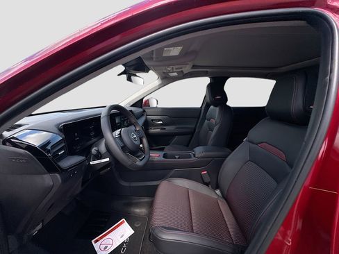 Used 2025 Nissan Kicks SR w/ SR Premium Package image 17