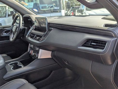 Used 2023 GMC Yukon SLT image 16