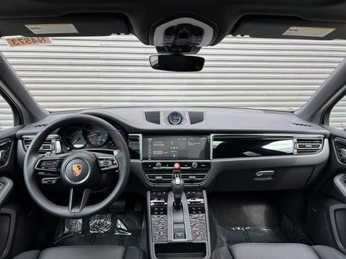 Certified 2026 Porsche Macan AWD/4WD image 13