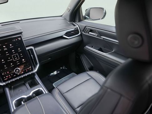 Used 2024 GMC Acadia Elevation image 30