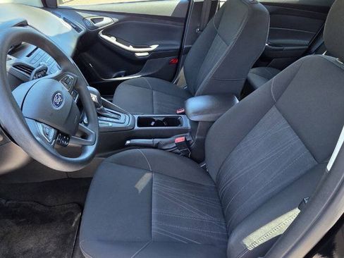 Used 2017 Ford Focus SE FWD image 9