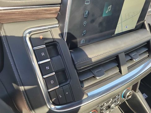 Used 2024 Chevrolet Tahoe LT w/ Luxury Package image 17