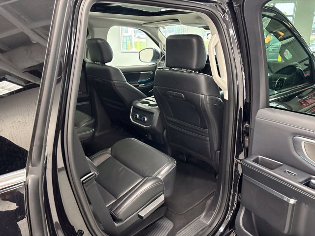 Used 2025 Ford Expedition Platinum AWD/4WD image 27