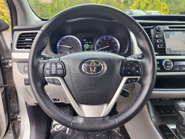 Used 2019 Toyota Highlander XLE AWD/4WD image 30